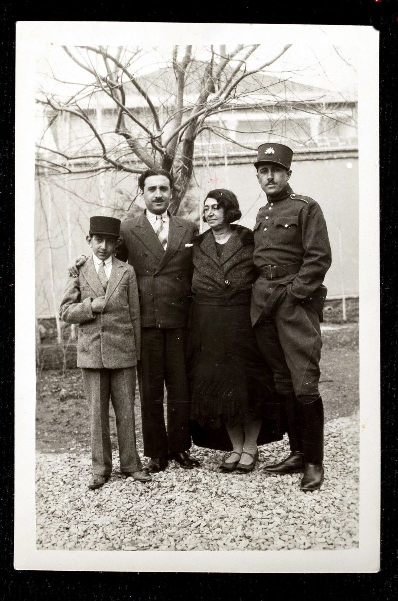 عکس‌های کمتر دیده شده از اندرونی مظفرالدین‌شاه قاجار!