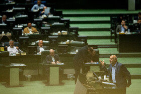 احمد میدری، وزیر کار در صحن علنی مجلس ـ ۶ آبان