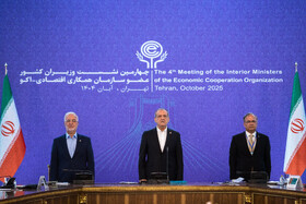 مسعود پزشکیان، رئيس جمهور و اسکندر مؤمنی، وزیر کشور در چهارمین اجلاس وزیران کشور عضو سازمان همکاری اقتصادی (اکو)