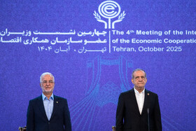 مسعود پزشکیان، رئيس جمهور و اسکندر مؤمنی، وزیر کشور در چهارمین اجلاس وزیران کشور عضو سازمان همکاری اقتصادی (اکو)