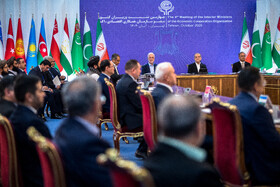 مسعود پزشکیان، رئيس جمهور و اسکندر مؤمنی، وزیر کشور در چهارمین اجلاس وزیران کشور عضو سازمان همکاری اقتصادی (اکو)