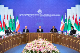 مسعود پزشکیان، رئيس جمهور و اسکندر مؤمنی، وزیر کشور در چهارمین اجلاس وزیران کشور عضو سازمان همکاری اقتصادی (اکو)