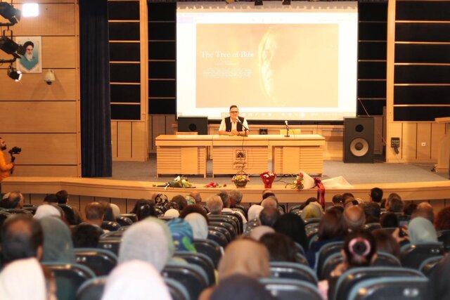 فرش دستباف ایران باید با زبان سینما و رسانه به نسلهای آینده معرفی شود فرش دستباف ایران باید با زبان سینما و رسانه به نسلهای آینده معرفی شود