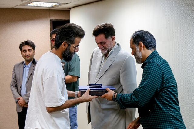 فیلمسازان قمی برگزیده در جشنواره فیلم کوتاه تهران تقدیر شدند فیلمسازان قمی برگزیده در جشنواره فیلم کوتاه تهران تقدیر شدند