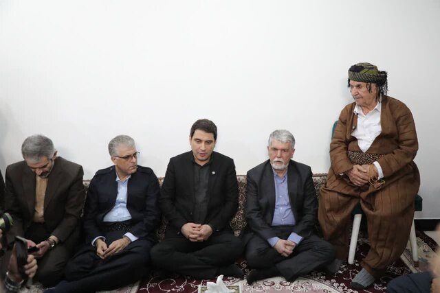 ماموستا «عثمان هورامی» از چهرههای مردمی و افتخارآفرین موسیقی هورامان است ماموستا «عثمان هورامی» از چهرههای مردمی و افتخارآفرین موسیقی هورامان است