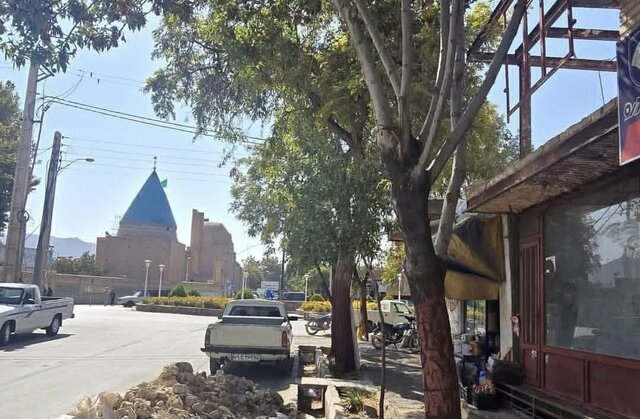 بنای تخریب شده در محدوده مجموعه بایزید بسطامی تخریب داوطلبانه بنای غیرمجاز در حریم مجموعه تاریخی بسطام