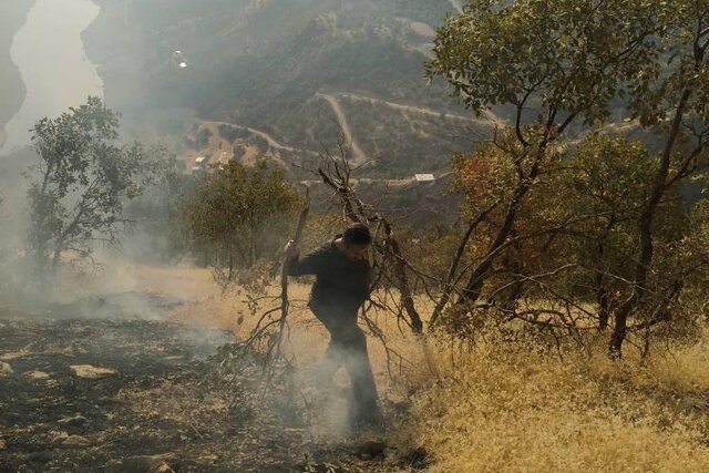 عکس تزئینی است. شبی میان برف و آتش؛ آنچه در آتش «الیت» به امید صبح میگذرد