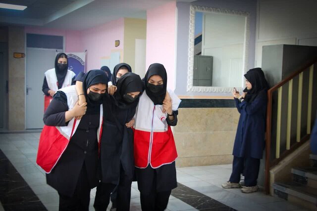 اجرای مانور ترکیبی حمله شیمیایی و تروریستی به مدرسه در سمنان