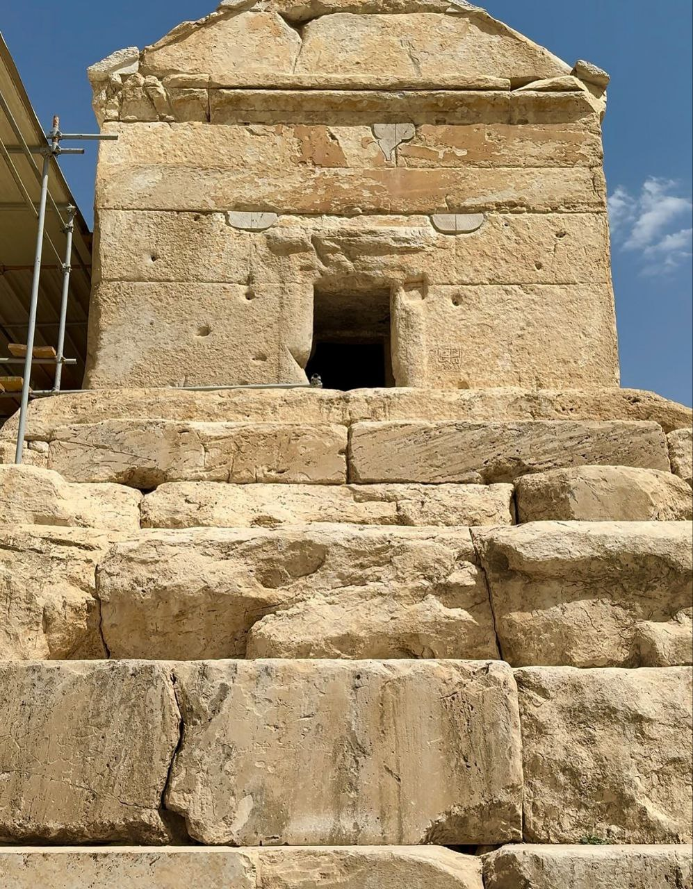 عکس/ درون آرامگاه کوروش این شکلی است