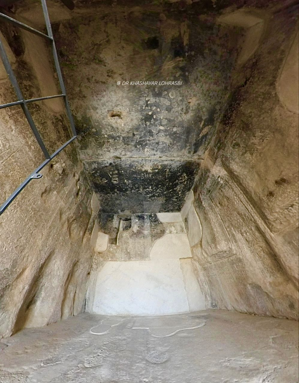 عکس/ درون آرامگاه کوروش این شکلی است