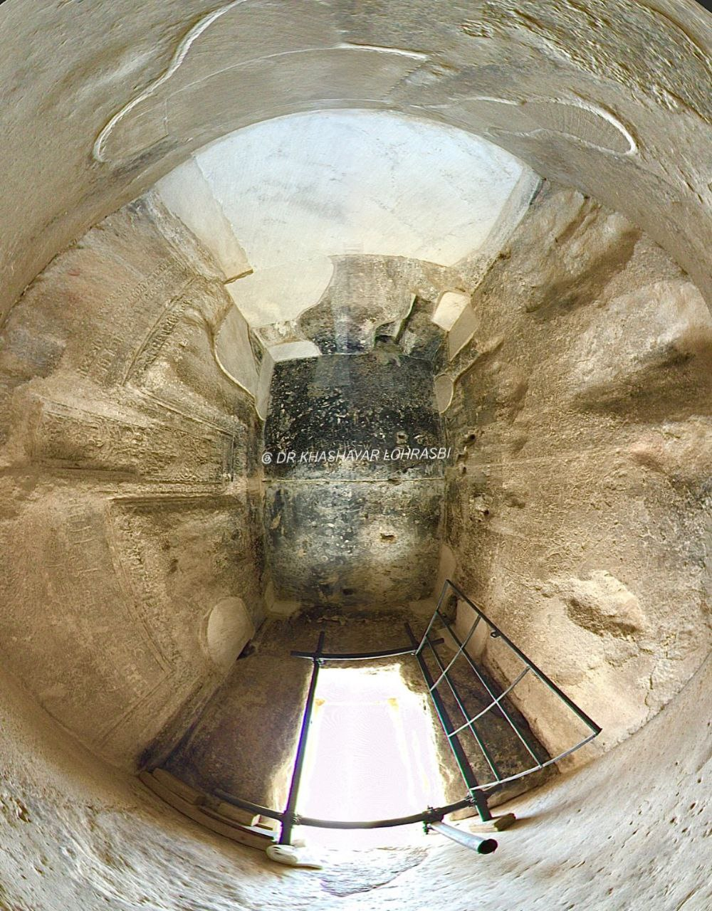عکس/ درون آرامگاه کوروش این شکلی است