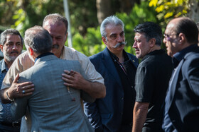 محمد نوازی در مراسم تشییع پیکر «اکبر کارگرجم»