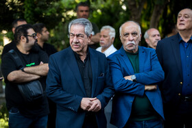 جهانگیر کوثری در مراسم تشییع پیکر «اکبر کارگرجم»