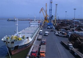 پهلوگیری همزمان ۱۲۶ هزار تن محموله خوراک دام و طیور در بندر شهید بهشتی چابهار