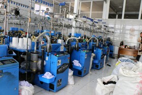 از نخ تا نقش؛ روایت دست‌های هنرمند لتگاهی‌ها در جشنواره جوراب