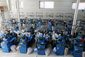 از نخ تا نقش؛ روایت دست‌های هنرمند لتگاهی‌ها در جشنواره جوراب