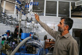 از نخ تا نقش؛ روایت دستهای هنرمند لتگاهیها در جشنواره جوراب