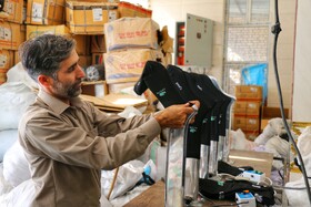 از نخ تا نقش؛ روایت دست‌های هنرمند لتگاهی‌ها در جشنواره جوراب