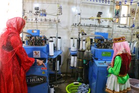 از نخ تا نقش؛ روایت دستهای هنرمند لتگاهیها در جشنواره جوراب