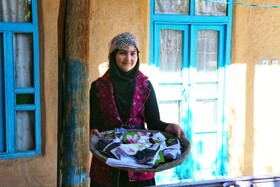 از نخ تا نقش؛ روایت دست‌های هنرمند لتگاهی‌ها در جشنواره جوراب