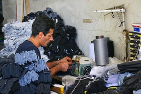 از نخ تا نقش؛ روایت دستهای هنرمند لتگاهیها در جشنواره جوراب