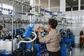 از نخ تا نقش؛ روایت دستهای هنرمند لتگاهیها در جشنواره جوراب