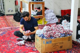 از نخ تا نقش؛ روایت دست‌های هنرمند لتگاهی‌ها در جشنواره جوراب