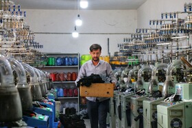 از نخ تا نقش؛ روایت دست‌های هنرمند لتگاهی‌ها در جشنواره جوراب