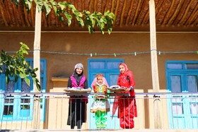 از نخ تا نقش؛ روایت دست‌های هنرمند لتگاهی‌ها در جشنواره جوراب