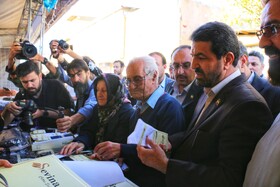 بازدید استاندار همدان از غرفه های جشنواره جوراب لتگاه