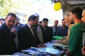بازدید استاندار همدان از غرفه های جشنواره جوراب لتگاه