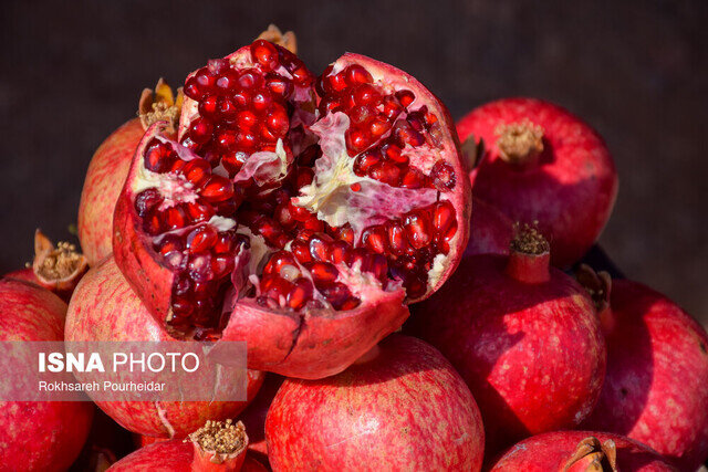 نسخه طبیعت در دانههای یاقوتی؛ آنچه از خواص درمانی انار باید بدانیم نسخه طبیعت در دانههای یاقوتی؛ آنچه از خواص درمانی انار باید بدانیم