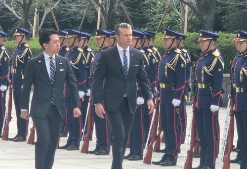 اذعان وزیران دفاع آمریکا و ژاپن به جدی بودن وضعیت تهدیدآمیز منطقه اذعان وزیران دفاع آمریکا و ژاپن به جدی بودن وضعیت تهدیدآمیز منطقه