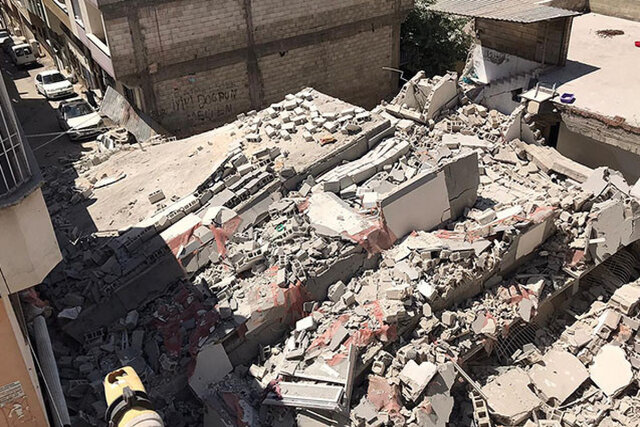 ریزش ساختمانی در ترکیه؛ ۵ نفر زیر آوار ماندند ریزش ساختمانی در ترکیه؛ ۵ نفر زیر آوار ماندند