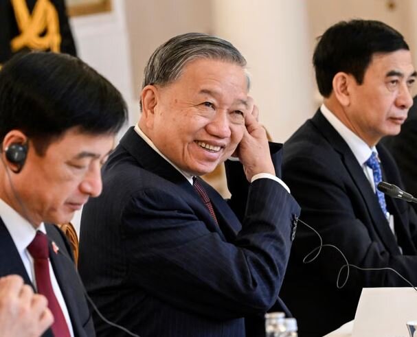 ممنوع الخروج شدن یک خبرنگار بیبیسی در ویتنام ممنوع الخروج شدن یک خبرنگار بیبیسی در ویتنام