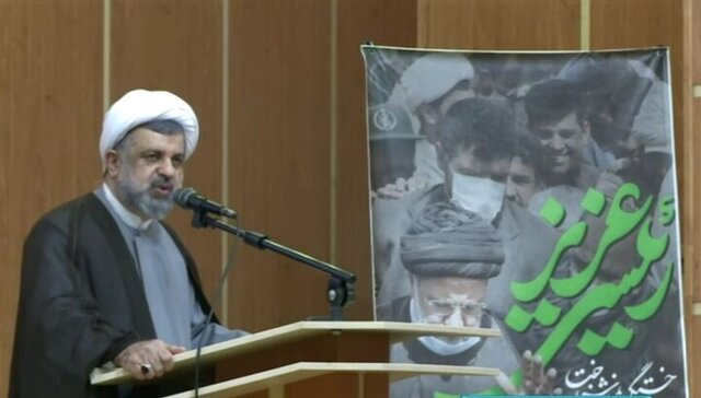 دینمداری راه عبور از بحرانهای جامعه است دینمداری راه عبور از بحرانهای جامعه است