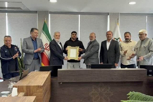 رئیس شورای شهر: ورزشکاران متعهد سرمایههای معنوی شیراز هستند رئیس شورای شهر: ورزشکاران متعهد سرمایههای معنوی شیراز هستند