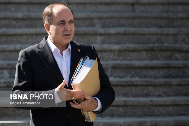 نوری‌قزلجه: واکسن داخلی تب برفکی به‌زودی توزیع می‌شود