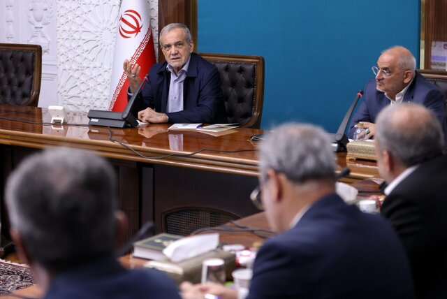 پزشکیان: بهدنبال راهحلهای جامع، پایدار و بدون تبعات منفی در حوزه کمآبی هستیم پزشکیان: بهدنبال راهحلهای جامع، پایدار و بدون تبعات منفی در حوزه کمآبی هستیم