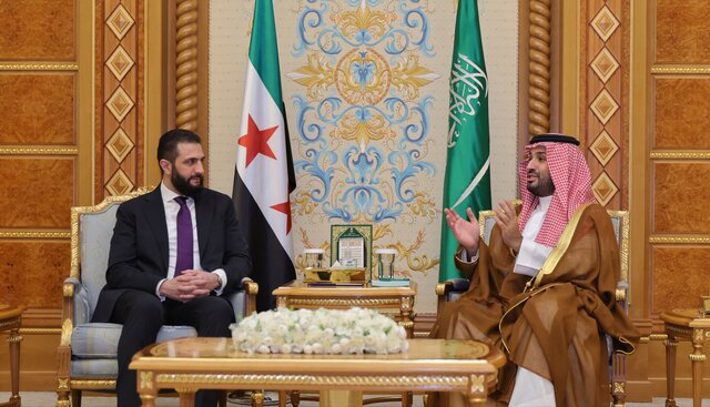 الجولانی در ریاض با بن سلمان دیدار کرد الجولانی در ریاض با بن سلمان دیدار کرد