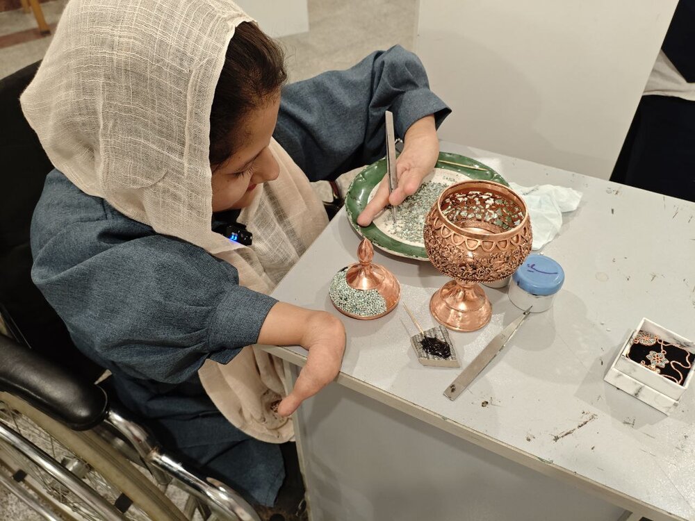 پیشنهاد ۲۰ میلیارد تومانی برای خرید اثر هنری یک معلول/ همه آثار جشنواره  پیشنهاد ۲۰ میلیارد تومانی برای خرید اثر هنری یک معلول/ همه آثار جشنواره