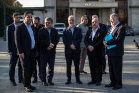 اسکندر مومنی، وزیر کشور و محمدصادق معتمدیان، استاندار تهران در بازدید از خطوط راه آهن حومهای استان تهران با حضور رئیس جمهور