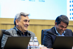 پیروز حناچی، شهردار پیشین تهران و محمد علی طالبی، استاندار در اولین رویداد گفتمان توسعه کرمان