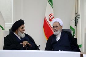 آیت‌الله علیرضا اعرافی رئیس حوزه‌های علمیه کشور و آیت‌الله سیدعلی اکبر اجاق‌نژاد تولیت مسجد مقدس جمکران