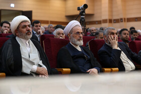 علی نیکزاد نایب‌رئیس مجلس شورای اسلامی، آیت‌الله علیرضا اعرافی رئیس حوزه‌های علمیه کشور و حجت‌الاسلام والمسلمین مهدی نوروزی رئیس حوزه علمیه استان اردبیل در همایش مقاومت‌سسی در اردبیل