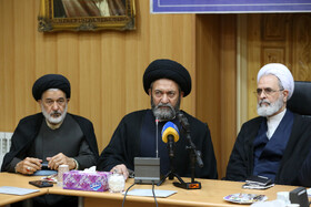 آیت‌الله علیرضا اعرافی رئیس حوزه‌های علمیه کشور، آیت‌الله سیدحسن عاملی نماینده ولی‌فقیه در استان و امام‌جمعه اردبیل و حجت‌الاسلام والمسلمین عماد مشاور رئیس‌جمهور در امور روحانیت در نشست با مدیران علمی و فرهنگی استان اردبیل