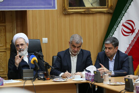 مسعود امامی یگانه استاندار اردبیل، علی نیکزاد نایب‌رئیس مجلس شورای اسلامی و آیت‌الله علیرضا اعرافی رئیس حوزه‌های علمیه کشور در نشست با مدیران علمی و فرهنگی استان اردبیل