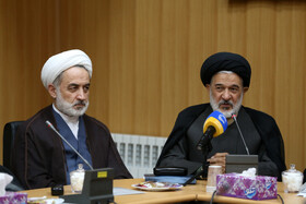 حجت‌الاسلام والمسلمین عماد مشاور رئیس‌جمهور در امور روحانیت و حجت‌الاسلام والمسلمین حسین کثیرلو رئیس کل دادگستری استان اردبیل در نشست با مدیران علمی و فرهنگی استان اردبیل