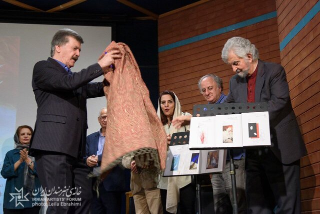 در ستایش زنی به نام «میهن» در ستایش زنی به نام «میهن»