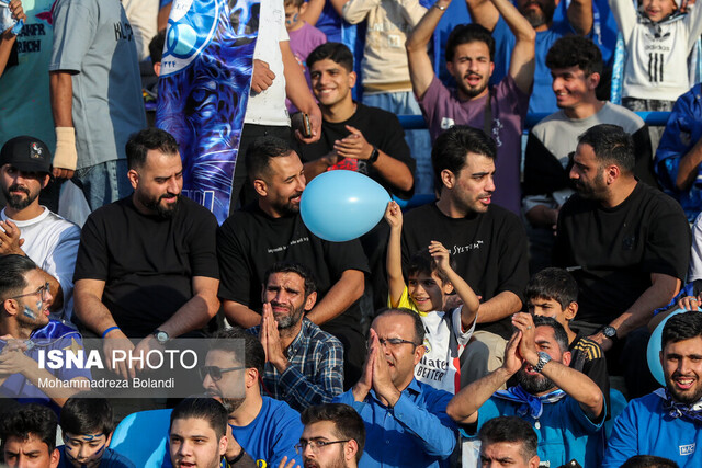 آتش‌بازی هواداران استقلال کار دست این تیم داد